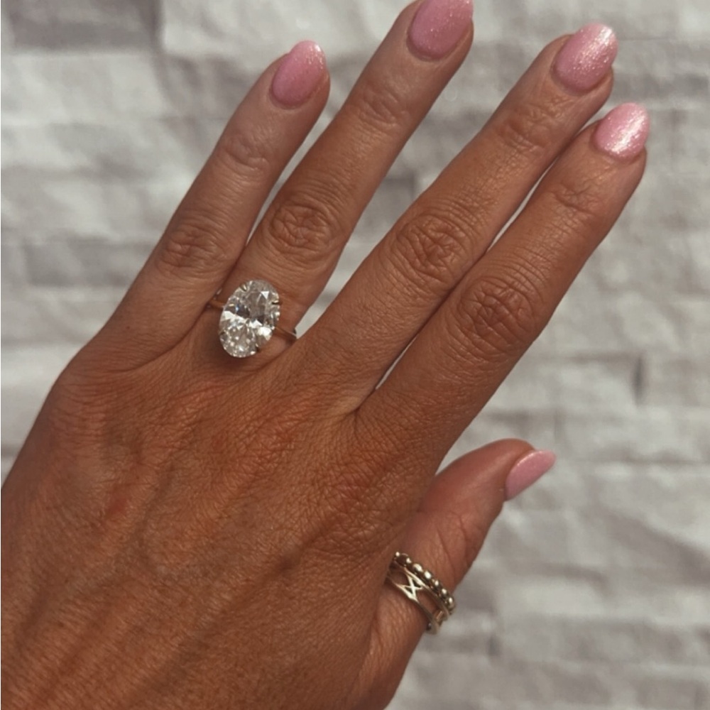 Hidden halo engagement ring 6 carat solitaire oval moissanite ring - Picture 7 of 9